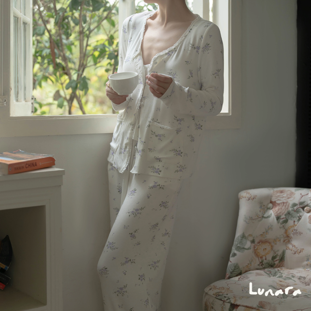 Lavender Bloom – Elegant Floral Nightwear